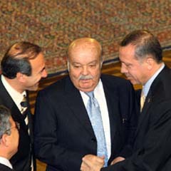 İşadamı Gedik in heykeli dikildi
