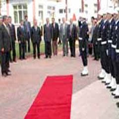 KIRMIZI HALI KIZDIRDI