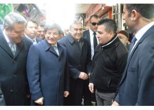 Dışişleri Bakanı Ahmet Davutoğlu Kemeraltı Çarsını Gezdi