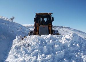 Elazığ'da Yolda Mahsur Kalan 7 Minibüs Ve Yolcusuna Ulaşıldı