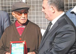 66 Yıl Aralıksız Görev Yaptı, Yılın Muhtarı Seçildi