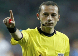 FIFA'dan hakem Cüneyt Çakır'a konuşma yasağı!