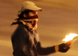 Mısır'da Protestoculara Molotofkokteylli Saldırı