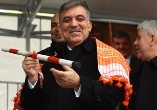Cumhurbaşkanı Gül Uşak'ta cirit attı