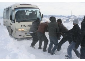 Kar Geçit Vermiyor