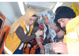 Zehirlenen Anne İle Kızı Paletli Ambulans Kurtardı