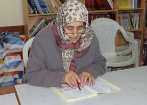 72 Yaşında Melek Nine Takdir Topluyor