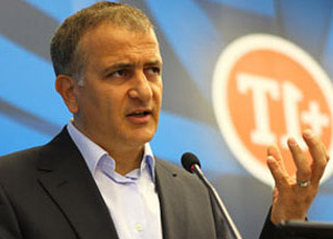 Dumanlı’dan Akit’e Destek