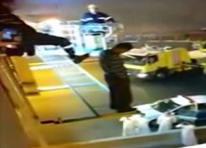 Polis Tekmeyi Bastı, Genç Kurtuldu