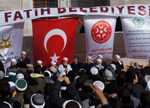 Binlerce kişi Suriye için el açıp, dua etti