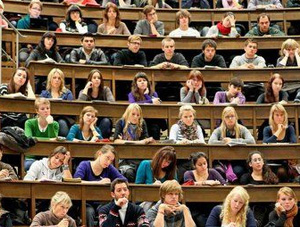 Artık öğrenciler hocalara not verecek