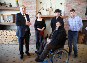Mavi kapak projesiyle birçok engelli güldü