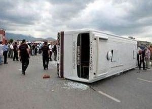 Tekirdağ'da işçi servisi devrildi: 1 ölü, 14 yaralı