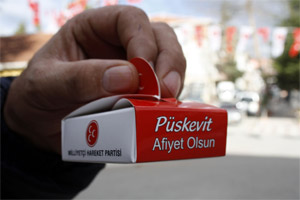 Bahçeli'den Halka Çok İlginç İkram!