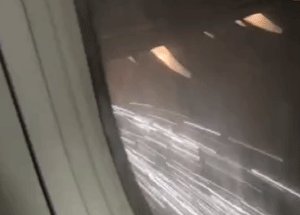 Yıldırım İsabet Eden Uçaktaki Panik Kamerada