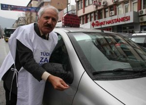 Akaryakıt Zammına Siyah Kurdeleli Protesto