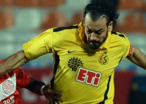 Ünlü Futbolcu Dolandırıldı