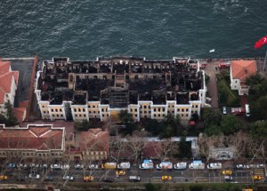 Galatasaray Üniversitesi'nde Kare Kare İhmal