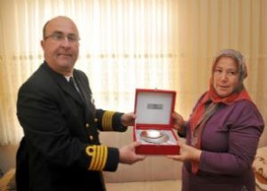 Başörtüsüyle Karargahta Ağırlandı