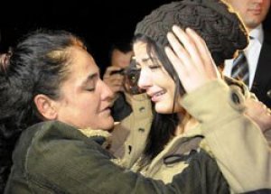Anne ve Kızı 7 Yıl Sonra Yeniden Kavuştular