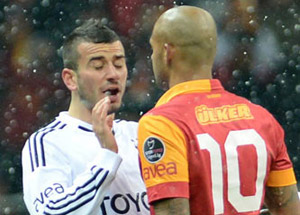 Melo kaç maç ceza aldı?