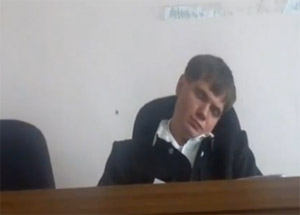 Mahkemede Uyuyan Hakime Ağır Ceza