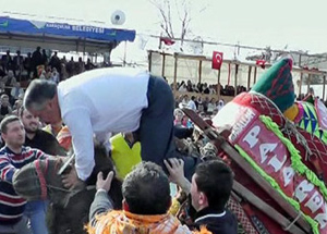 AK Partili Başkan Deveden Düştü!