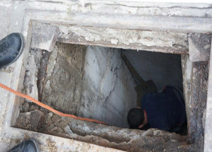 Kanalizasyon çalışması için girdiği yerde toprak altında kaldı