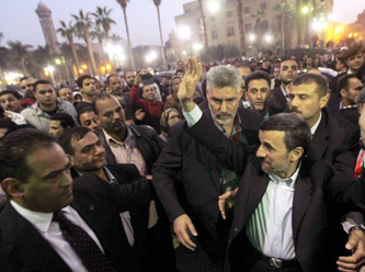 Ahmedinejad'a ayakkabılı protesto