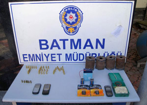İhbarı değerlendiren polis patlayıcı ve mermi ele geçirdi