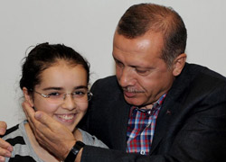 Başbakan'dan Sözünü Tutan Fatma'ya Tebrik