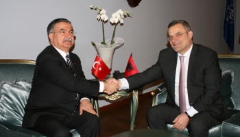 Milli Savunma Bakanı Yılmaz Arnavutluk'ta