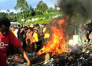 Papua Yeni Gine'de Orta Çağ Vahşeti