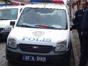 Polisin kolu kesildi