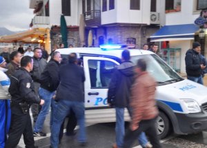 İtalyan Askerlerinin Başına Çuval Geçirme Girişimi