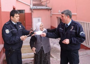 Soğuklara Dayanamadı, Polisten Yardım İstedi