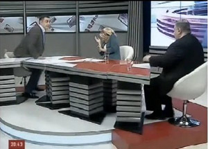 İktidar ve muhalefet temsilcileri tv programında yumruklaştı