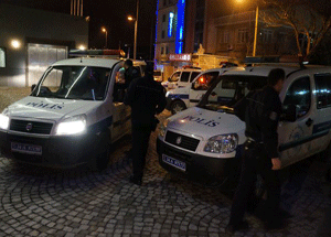 Polisten kaçan şüpheliler kıskıvrak yakalandı
