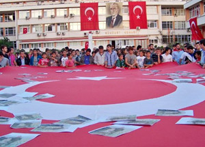 Tam Karşısında Bakın Ne Var?