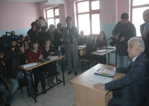 Hakkari’de Tablet Bilgisayar Dağıtıldı