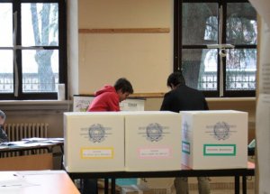 İtalya'da ilk gün seçimlere katılım düşük