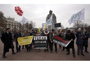 Putin, Kamusal Alanda Sigarayı Yasakladı