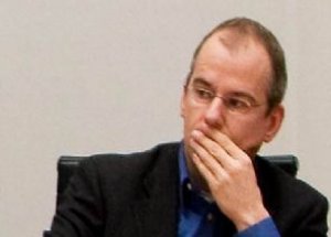 İslam Karşıtı Irkçı Vekil Müslüman Oldu!