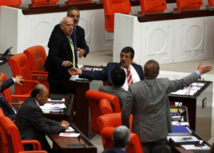 BDP ile MHP'liler birbirine girdi