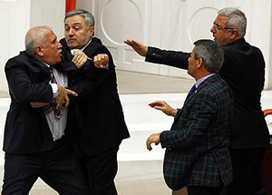 TBMM'de Yumruklar Konuştu