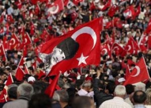 Cumhuriyet Mitinglerinin Perde Arkası