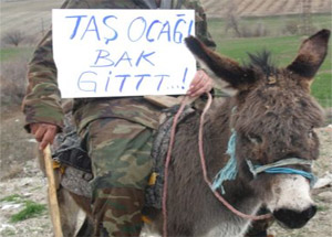 Köylülerden Eşekli Taş Ocağı Eylemi