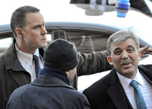 Gül'ü Koruyan Polis Öldü