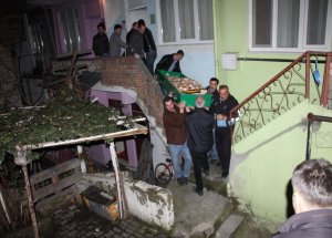 Yaşlı çift evlerinde ölü bulundu