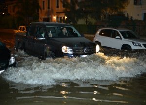 Deniz Taştı Vatandaşlar Zor Anlar Yaşadı